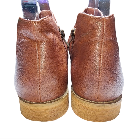 Boutique by Corkys Norwich Cognac Brown Faux Leather Peep Toe Booties Size 8 - Picture 4 of 11